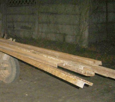 Prinşi la furat de fier vechi